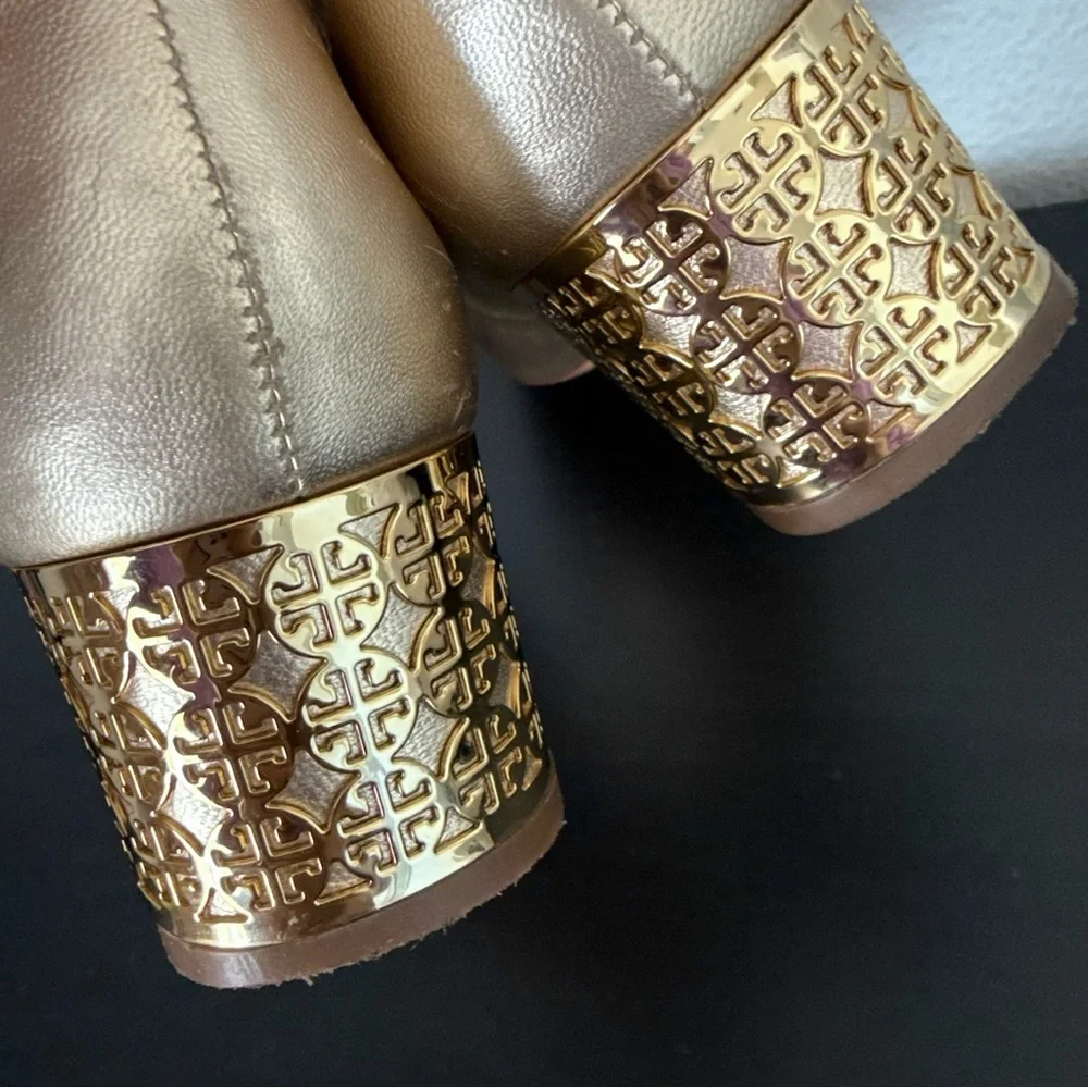 TORY BURCH Gold Logo Block Heel Round Toe Bow Leather Pumps